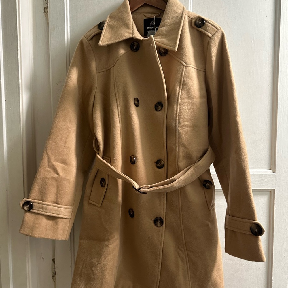 Wantdo belted double breasted women’s jacket.
